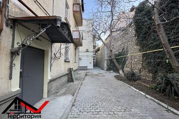2-к квартира, 42 м², 2/3 эт.