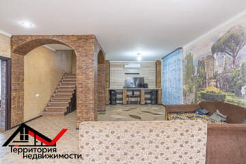 Дом, 290 м², 3 эт.