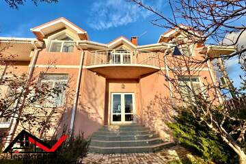 Дом, 447,9 м², 2 эт.