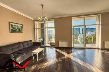 2-к квартира, 101,7 м², 2/4 эт.